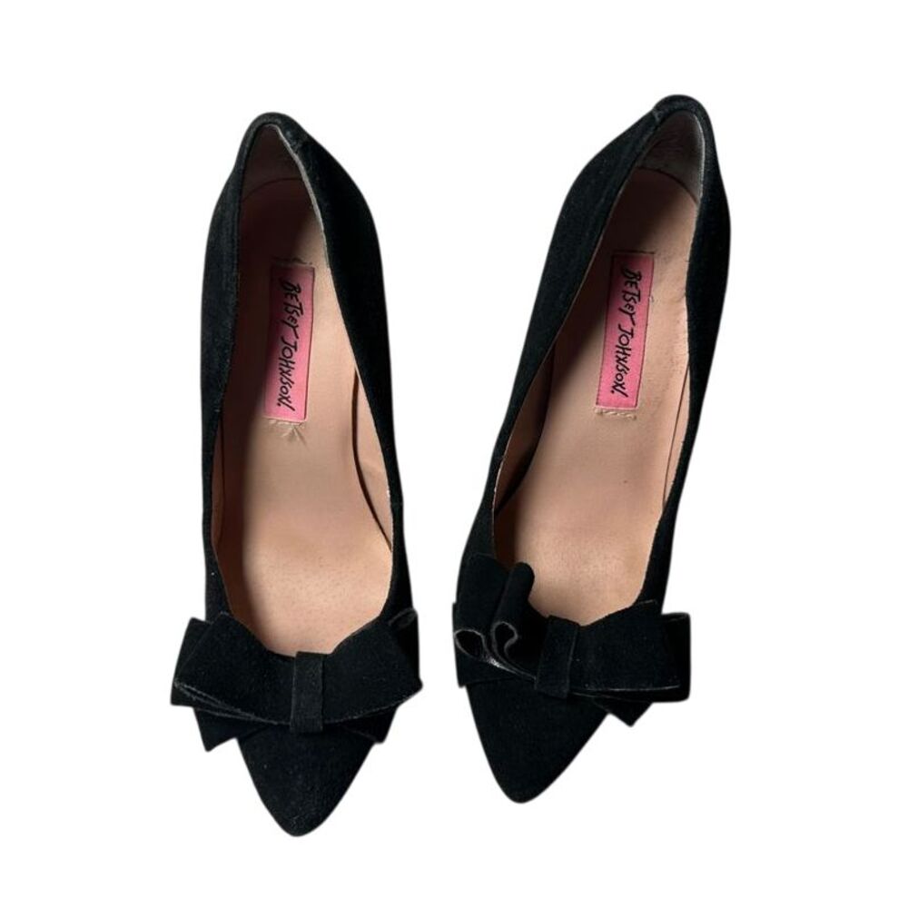 Betsey Johnson Black Suede Bow Pointed Toe Kitten Heel Pumps Classic Shoes - Picture 1 of 10
